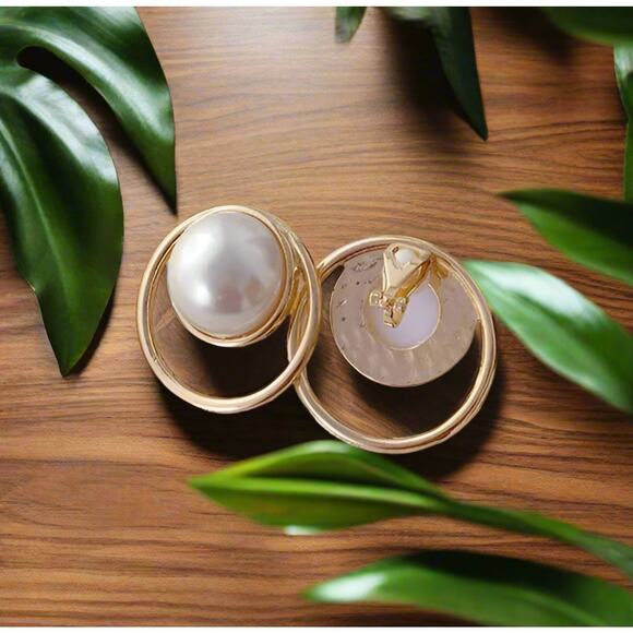 Clip on 1 1/4" gold circle and center white pearl button style earrings - Picture 1 of 4